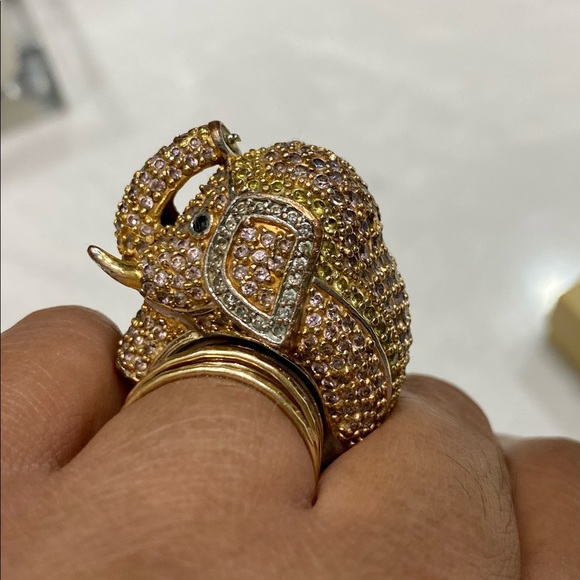 One rhinestone ( fashion jewelry) elephant ring size 6 - Picture 2 of 5